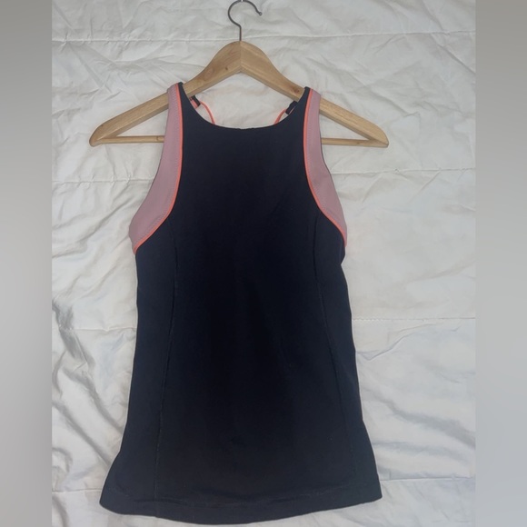 Lululemon tank top with built in sports bra in size 6 - Picture 2 of 3